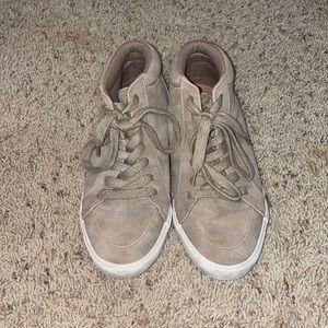 Neutral soda sneakers